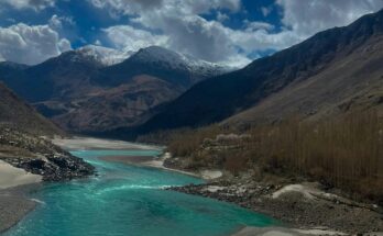 Turquoise Indus River flowing through the rocky mountains and valleys of Skardu, Pakistan.