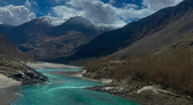 Turquoise Indus River flowing through the rocky mountains and valleys of Skardu, Pakistan.